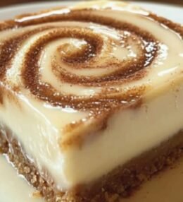 Cinnamon Roll Honeybun Cheesecake